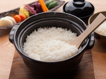 Fujiya Kyoshoku_Rice from an earthenware pot with a selection of pickles: with freshly-cooked rice.