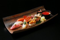  12 carefully selected pieces of Ezomae sushi, a perfect sample of Hokkaido's delicacies! [Masazushi Takumi] 