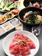 Sumibi-yakiniku Yasubee_Full-bodied set (1 person serving, 3 dishes)