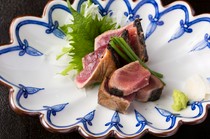 Ginza Ibuki_"Straw-grilled bonito" that condenses the flavor of fat and red meat