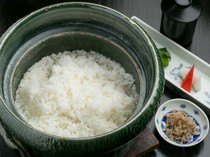 Ginza Ibuki_The steam and the aroma of rice whet your appetite "Rice cooked in a clay pot"