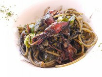 la liliana_Firefly squid and Brussels sprouts spaghetti with squid ink flavour