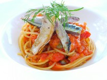 la liliana_Lunch Pasta: Spaghetti with New Pacific Saury and Cherry Tomatoes and Oregano Flavor