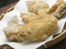 Torisen Ippo_Crispy on the outside and juicy on the inside, the traditional taste of "Karaage" from the food stalls