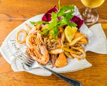 Sardegna Kateiryori Tharros_Even Italians love it! Semolina-covered seafood fritto misto