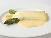 MOELLEUSE_Savor the taste of spring "Two kinds of Saga asparagus in Sabayon sauce"