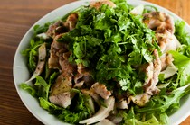 Libertin_"Pork and coriander salad" with the refreshing aroma of coriander