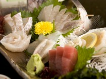 Sakanaya_"Today's Sashimi Platter" made without any frozen ingredients *Price is for one person