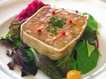 Tsukishima Spanish Club_"Iberian pork pate salad" with a combination of flavors and textures from each cut