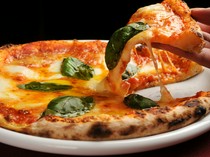 trattria e bar Buono！_"Margherita" made with handmade dough and baked in our oven