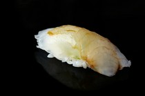 Kizushi_"Makotaba" flounder has firm flesh and a rich flavor.