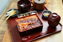 日本橋  玉（TAMAI）  本店_我們的招牌商品「箱飯」 - 中盒（包括泡菜和碗） -