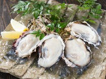 Kakiya_"Assorted Raw Oysters" allows you to fully enjoy the taste of the season