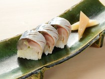 Gion Nishikawa_"Saba sushi" has a perfect balance of fat and saltiness, making it an unforgettable taste.