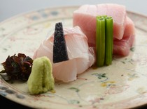 Japanese Restaurant Tagetsu_"Sashimi" is a crisp assortment of several types of seasonal fish and shellfish sashimi.