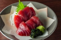 Ankoya Takahashi_Lean bluefin tuna sashimi - A great dish with a smooth texture that calls for a drink