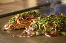 Okonomiyaki Kiji Shinagawa_"Modern Yaki" with a melt-in-your-mouth texture that captivates female customers