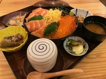  三文鱼鲑鱼子碗套餐 