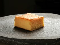 Sushi Gion Matsudaya_Also great for dessert. "Tamago" with sweet sweetness made from tilefish paste.