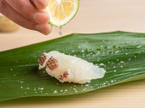 Kobe Kitano Sow_Akashi Sea Bream Sushi with Salt and Kabosu - With Mild Red Vinegar Rice.