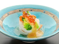 Gion Sato_The jewel-like salmon roe is a visual treat in the "Scallops with Vinegared Egg Yolk"