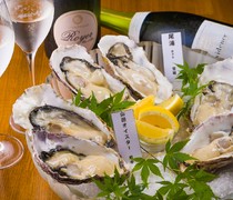  Affordable Fresh Oyster Omakase Assortment - this signature dish features oysters from all over Japan in one dish 