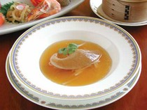 Wafuchuka Shoryutei_For special occasions, try the "Shark Fin Braised with Crab Roe Sauce"