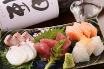 Taishuizakaya Nichibei_The "5 Piece Omakase (Chef's Choice) Sashimi Platter" lets you enjoy fresh seasonal fish in their simplest form.