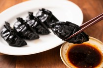  墨魚汁黑餃（5個） 