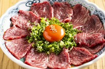  頂級品質馬肉生魚片壽喜燒風格櫻花玉霍 