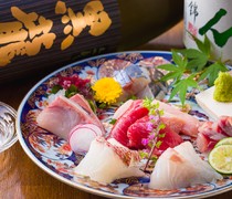  Sakana Baka Ichidai 10-Piece Sashimi Assortment - packed with the delicious flavors of Japanese seafood. An overwhelmingly luxurious fresh fish assortment that livens the dining experience 