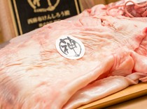  시바우라 시장의 노포에서 엄선한 최고급 내장 【신의 우설】, 【신의 안창살】 