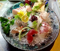  Sashimi Assortment - Fresh seasonal seafood mainly caught in the morning in Akashi 