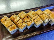 Himeji Sushi-Ichi_"Anago Box Sushi" is a box sushi dish with a luxurious presentation of domestic conger eel.