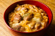 Yakitori Imai_Oyakodon (rice bowl dish with chicken and eggs)  served only at lunch on weekends. Enjoy the delicious taste of chicken itself.