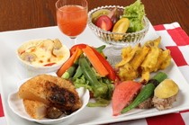 Gotemba Restaurant Kuishinbogomi_Vegetable platter made up of five different dishes - Vegetarian dish focused on seasonal vegetables.