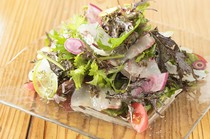 Takeru Quindici_"Today's local fish carpaccio with salad" with extremely fresh seafood and vegetables