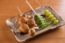 Miyashin_Nameko (mushrooms) , "Kinshinsai (day lily)" and "young ginkgo pods" enjoy the flavors of seasonal vegetables