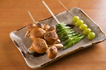 Miyashin_Seasonal vegetables to look forward to include "nameko mushrooms," "kinshinsai," and "shin ginkgo."
