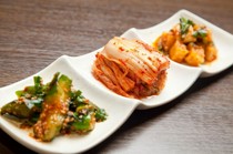 Yakiniku Kobo Shinki Oita Miyako-machi branch_For now, try this! The popular "Assortment of 3 kinds of kimchi"