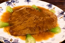 Chugoku Ryori Koka_Boiled whole shark fin, extra large (reservations required one week in advance)