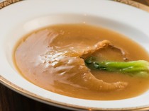 Chugoku Ryori Koka_A classic Chinese dish: Boiled whole shark fin, full of flavor and with a plump texture