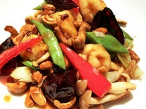 Chugoku Ryori Koka_Stir-fried shrimp with nuts and sweet and spicy sauce