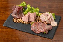 Gyuniku Senmonten KAZU ~Beef Dinning~_Grilled Wagyu Ham Assortment Set