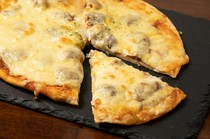 Gyuniku Senmonten KAZU ~Beef Dinning~_KAZU Meat Pizza