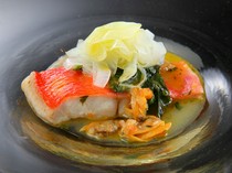 La Lucciola_"Alfonsino Acqua Pazza" is made using only clam dashi, concentrating the flavor of the fish.