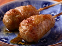 Sumibi Jidori Bishu Ayamuya_"Tsukune (sauce/salt)" with addictive meat juices that spread all over your mouth