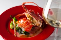 French Restaurant Bon Vivant_The star of Ise. "Shima Wagu Fishing Port Boiled Ise Lobster with Shell Sauce" that simply highlights the appeal of the ingredients.