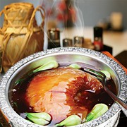 Bankoden　Akihabara UDX shop_The melt-in-your-mouth taste is the charm of "Whole Braised Shark Fin" Large 300g 11,880 yen / Medium 170g 5,880 yen / Medium 110g 4,680 yen / Small 70g 2,680 yen