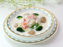 Bankoden　Akihabara UDX shop_A harmony of crab flavor and creamy richness in "King crab meat and vegetable cream stew"